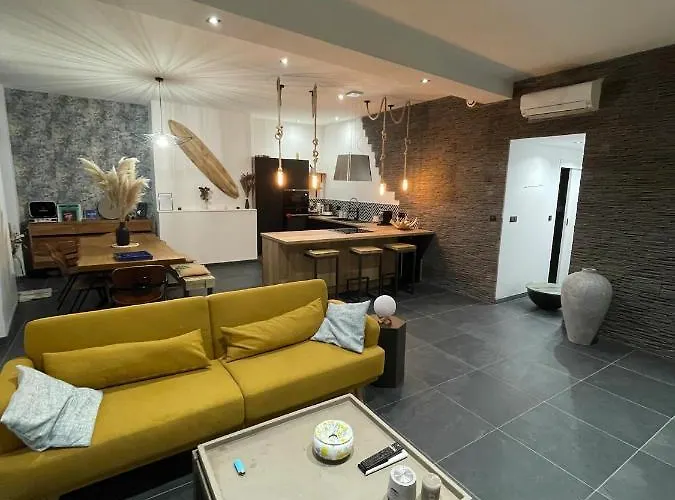 110m2 Terrasse Climatise Quartier Medieval 아파트 *